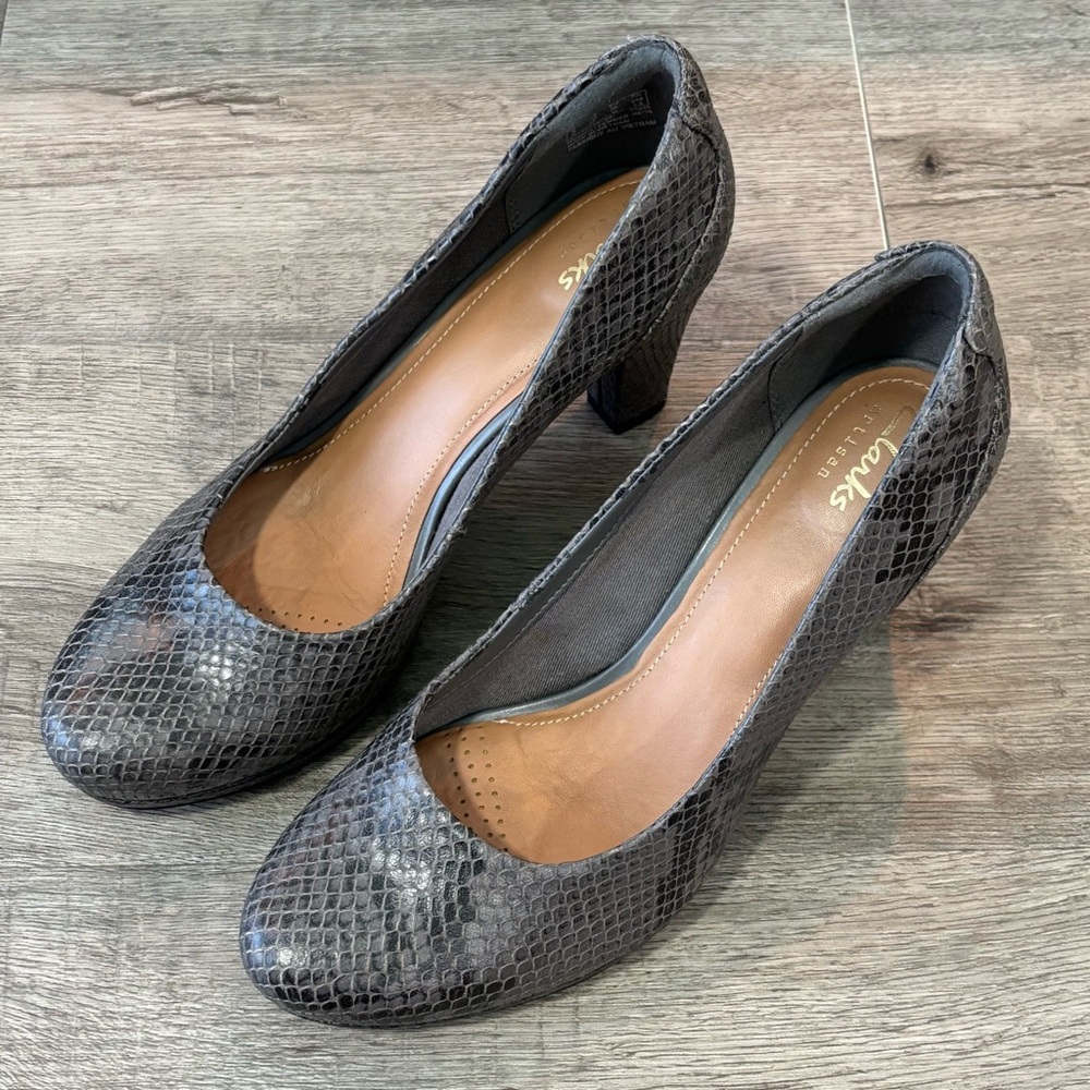 Clarks Artisan Snakeskin-Women’s Embossed Leather Heels, VGUC